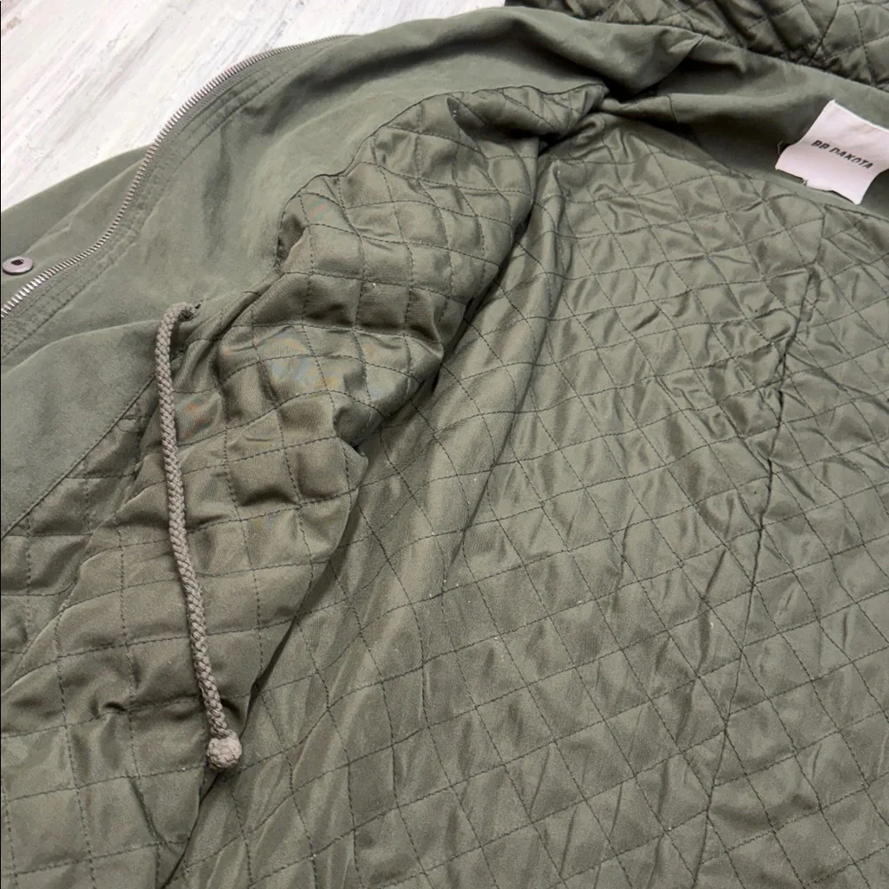 BB Dakota paper •hooded